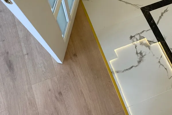 Профиль стыкоперекрывающий ПС 11НСВ(304).2700.002 2,7 м Золото