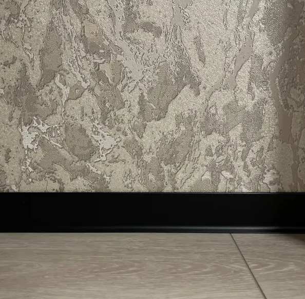 Плинтус алюминиевый Волшебная палочка 80 мм 3,0 м Чёрный матовый