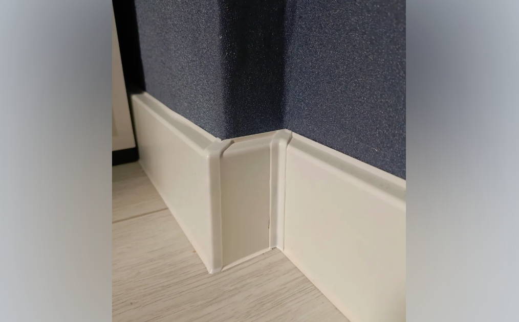 Плинтус прямоугольный ПВХ Идеал Дюра  80мм 2,2м 037 Молочно-белый