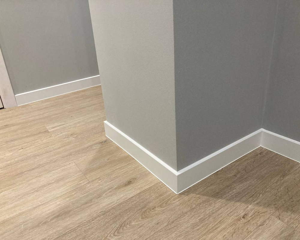 Плинтус ХДФ Dollken Cubu Flex Life 40мм х 11/13мм х 2,5 м 1013 (5012) Белый