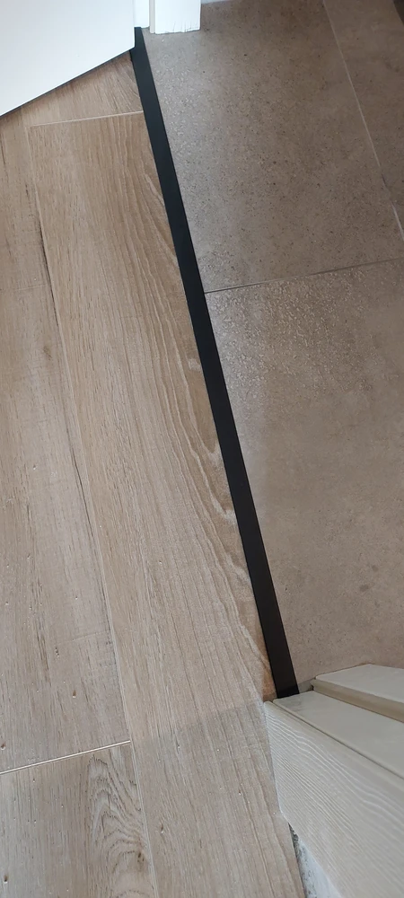 Профиль стыкоперекрывающий ПС 11НСВ(304).2700.015 2,7 м Черный