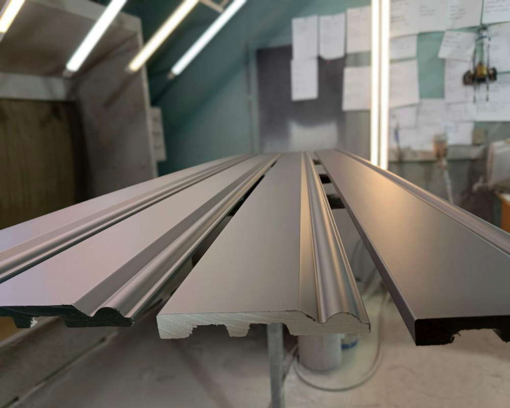 Плинтус ПОЛИСТИРОЛ HI WOOD B100C 100мм х 13мм х 2,0м. Окраска включена в стоимость