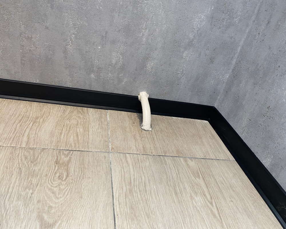 Плинтус ХДФ Dollken S60 60 мм х 2,575м 1001 Чёрный