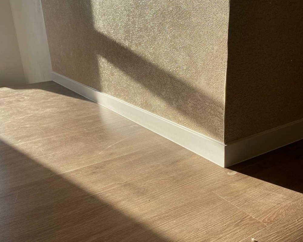 Плинтус ХДФ Dollken Cubu Flex Life 80мм х 2,5 м 1013 Белый