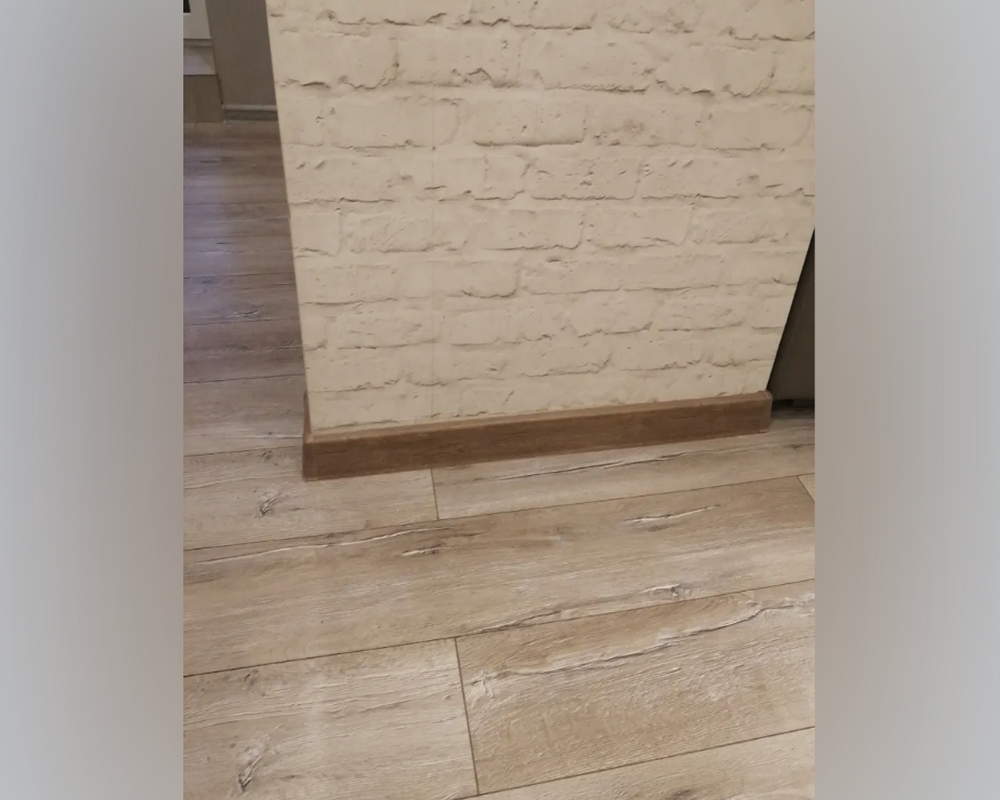 Плинтус ПВХ MAGIC STIСK 77мм 2,2 м MS13 Тали