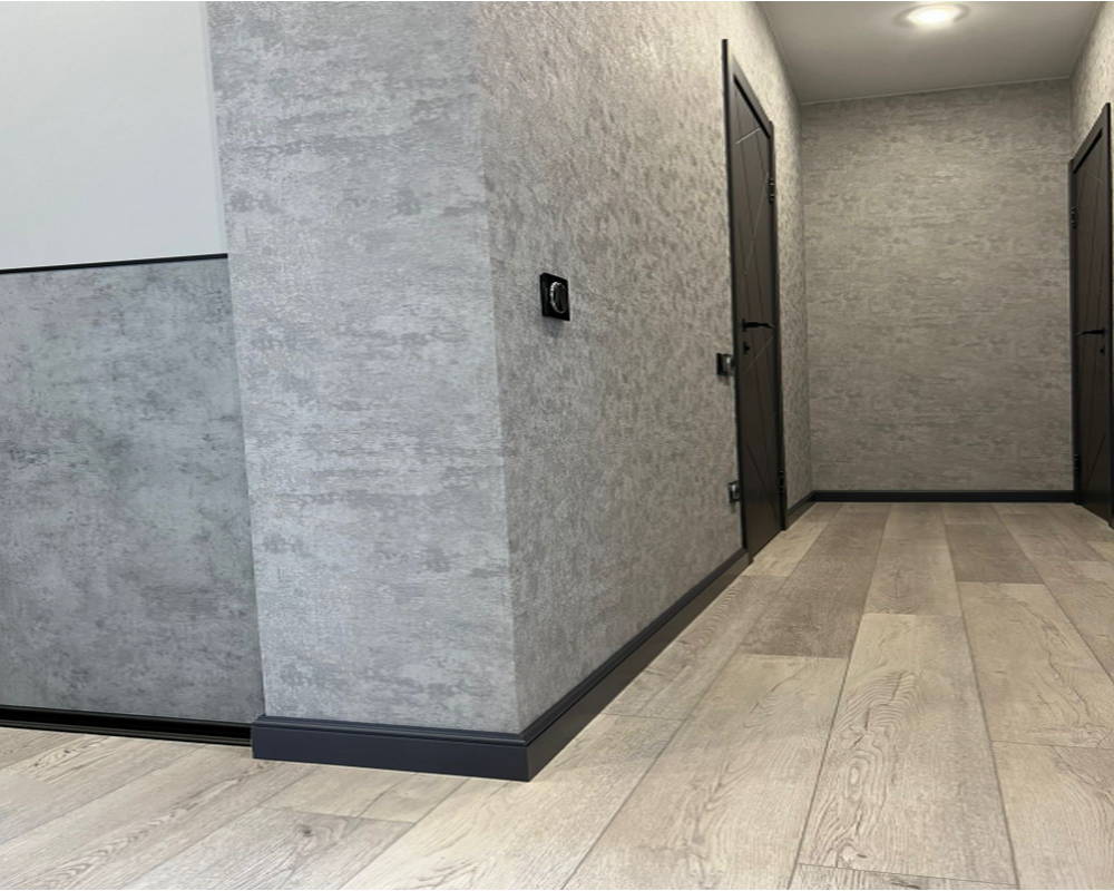 Плинтус ПОЛИСТИРОЛ HI WOOD B150 149мм х 26мм х 2,0м. Окраска включена в стоимость