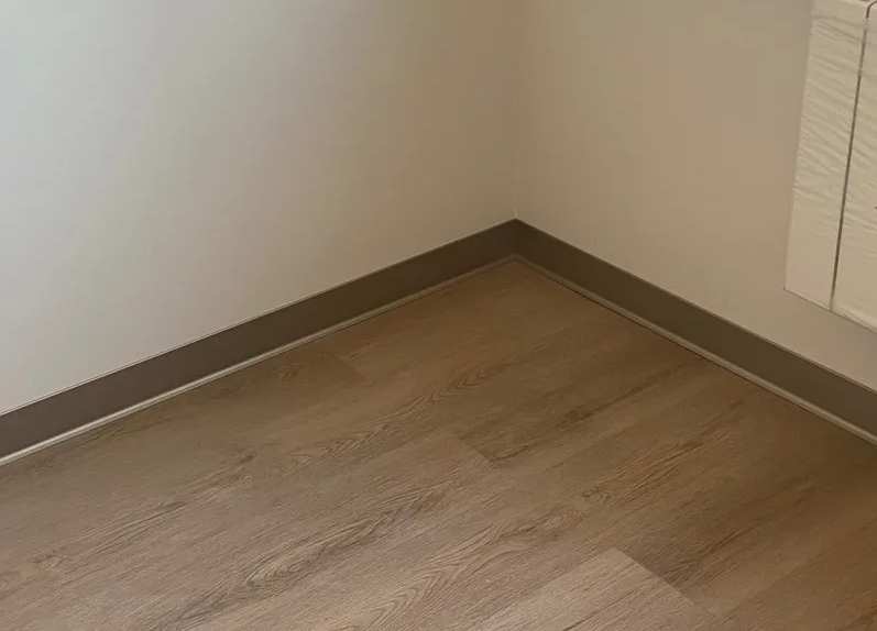 Плинтус алюминиевый Волшебная Палочка 40мм 3,0м Шампань матовая