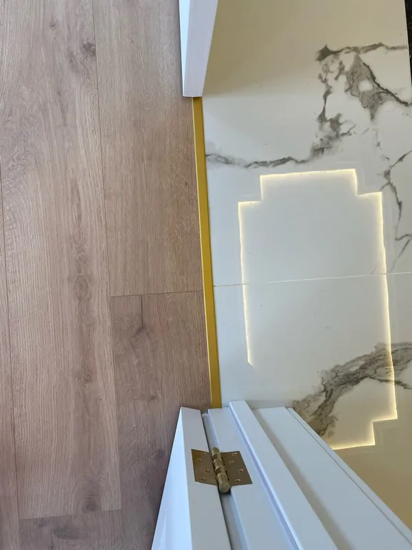 Профиль стыкоперекрывающий ПС 11НСВ(304).2700.002 2,7 м Золото