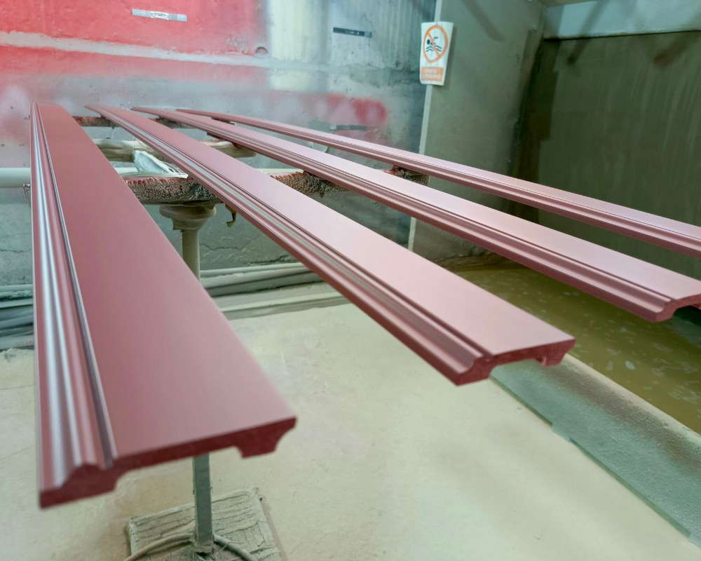 Плинтус ПОЛИСТИРОЛ HI WOOD B97 97мм х 15мм х 2,0м. Окраска включена в стоимость