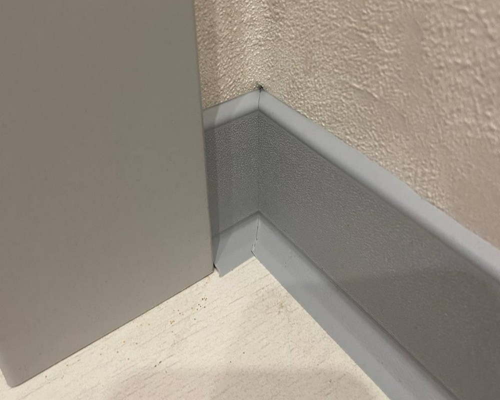 Плинтус ХДФ Dollken S60 60 мм х 2,575м 1202 Светло-серый