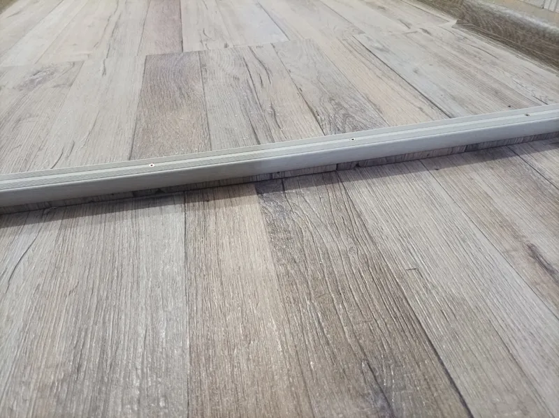 Порог угловой ПУ 06.1800.059 0,9 м Бетон скай