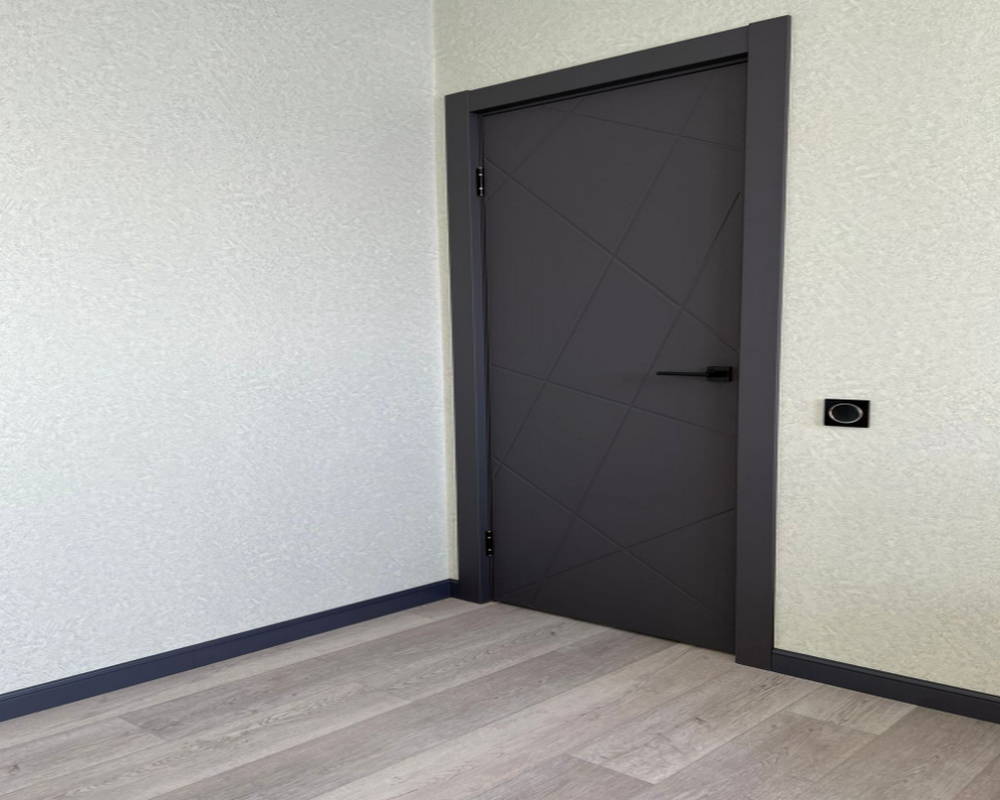 Плинтус из полистирола высокой плотности Волшебная Палочка. Окрашенная. 80мм 2м. RAL 9005