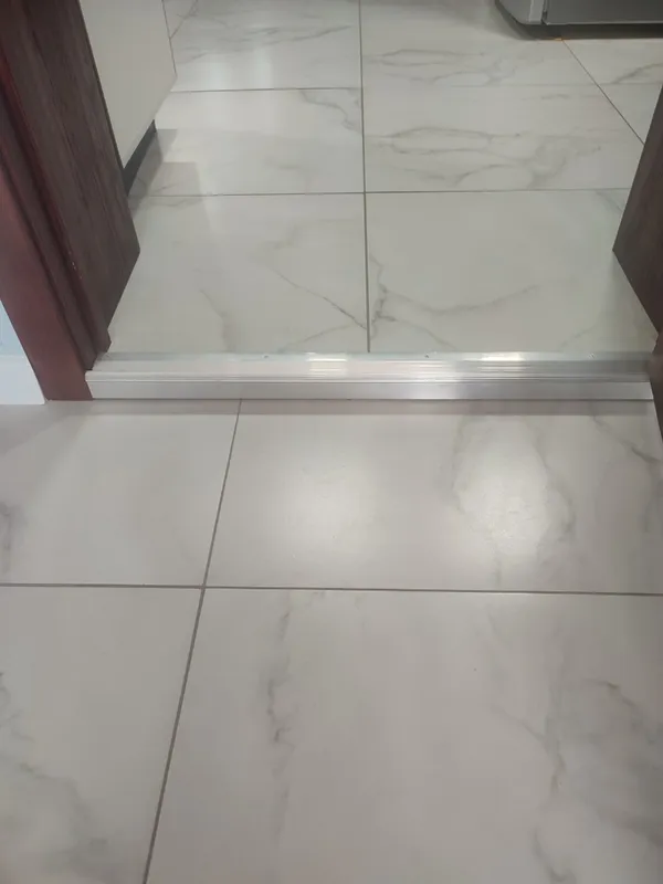 Порог угловой ПУ 02.1800.052 0,9 м Ель дымчатая