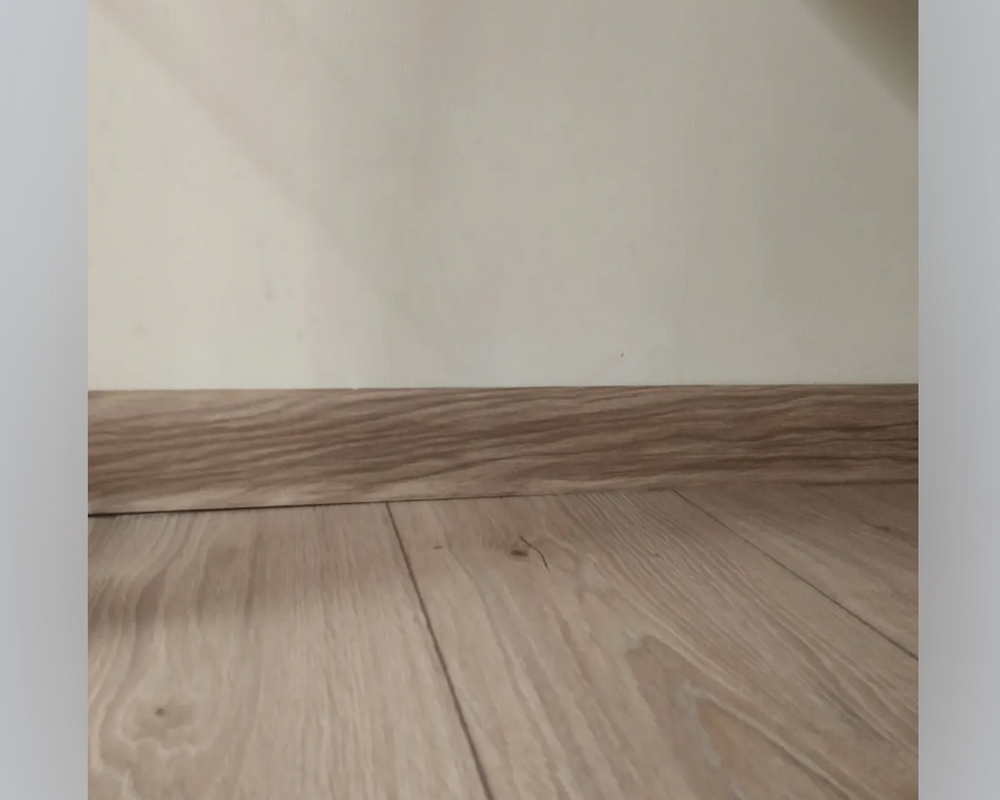 Плинтус ПВХ с кабель-каналом Рико Лео 135 Дуб лионский