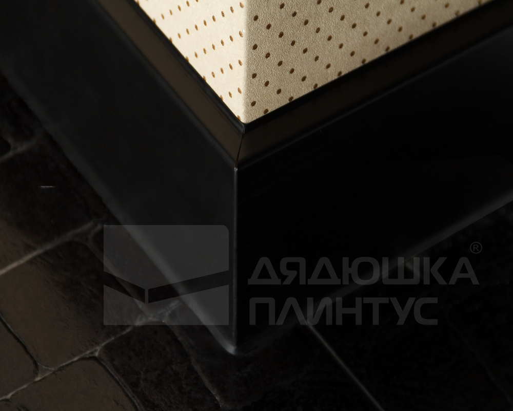 Плинтус ХДФ Dollken Cubu Flex Life 80мм х 2,5 м 0110 Черный