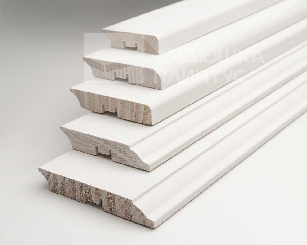 Плинтус кедр Стоунвуд. 82 82мм 2,35м Белый