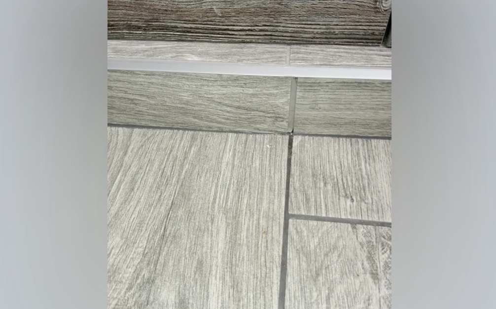 Профиль окантовочный Волшебная палочка MSPK 01.2700.021P Зеркальный антрацит