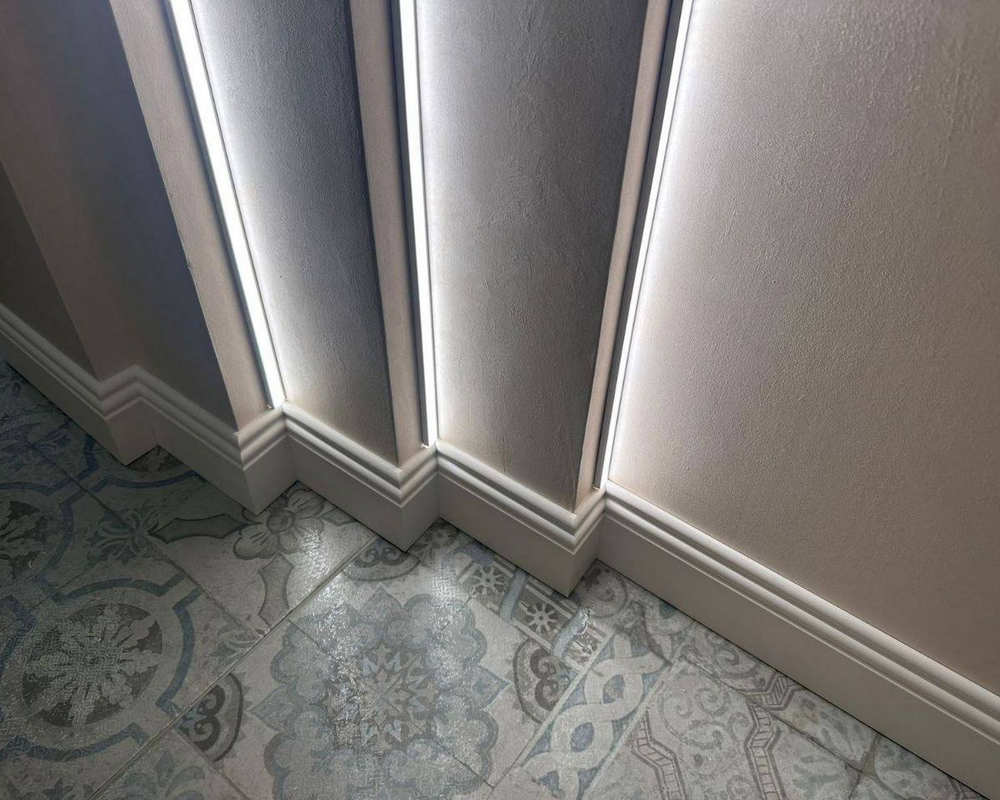 Плинтус ПОЛИСТИРОЛ HI WOOD B97 97мм х 15мм х 2,0м. Окраска включена в стоимость