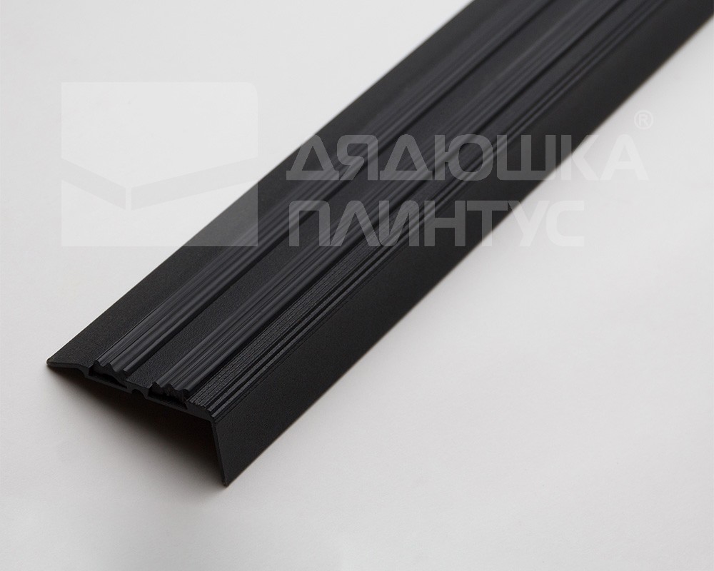 Порог угловой ПУ 07.900.15 Черный