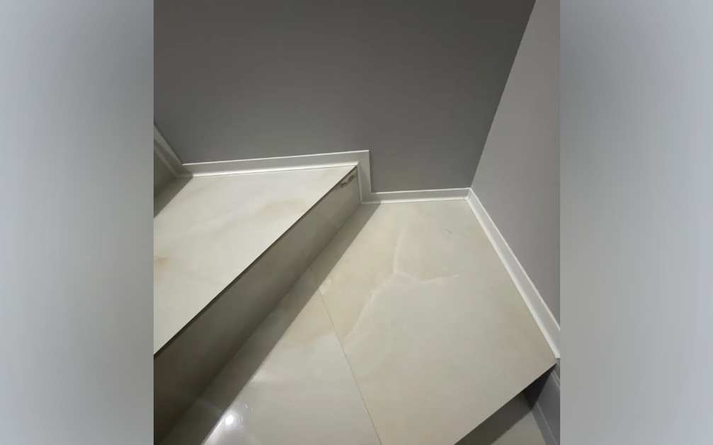 Плинтус алюминиевый Волшебная Палочка 60 мм 3,0 м Белый глянец