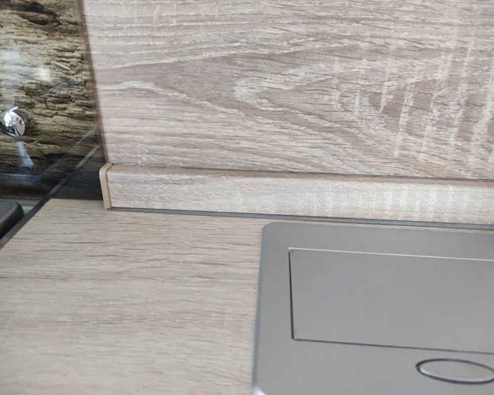 Плинтус для столешниц прямоугольный ПВХ Волшебная палочка 25*12мм 3м 3231 Дуб сонома темный