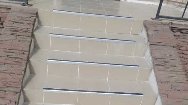 Порог угловой ПУ 07-1.2700.202л Золото