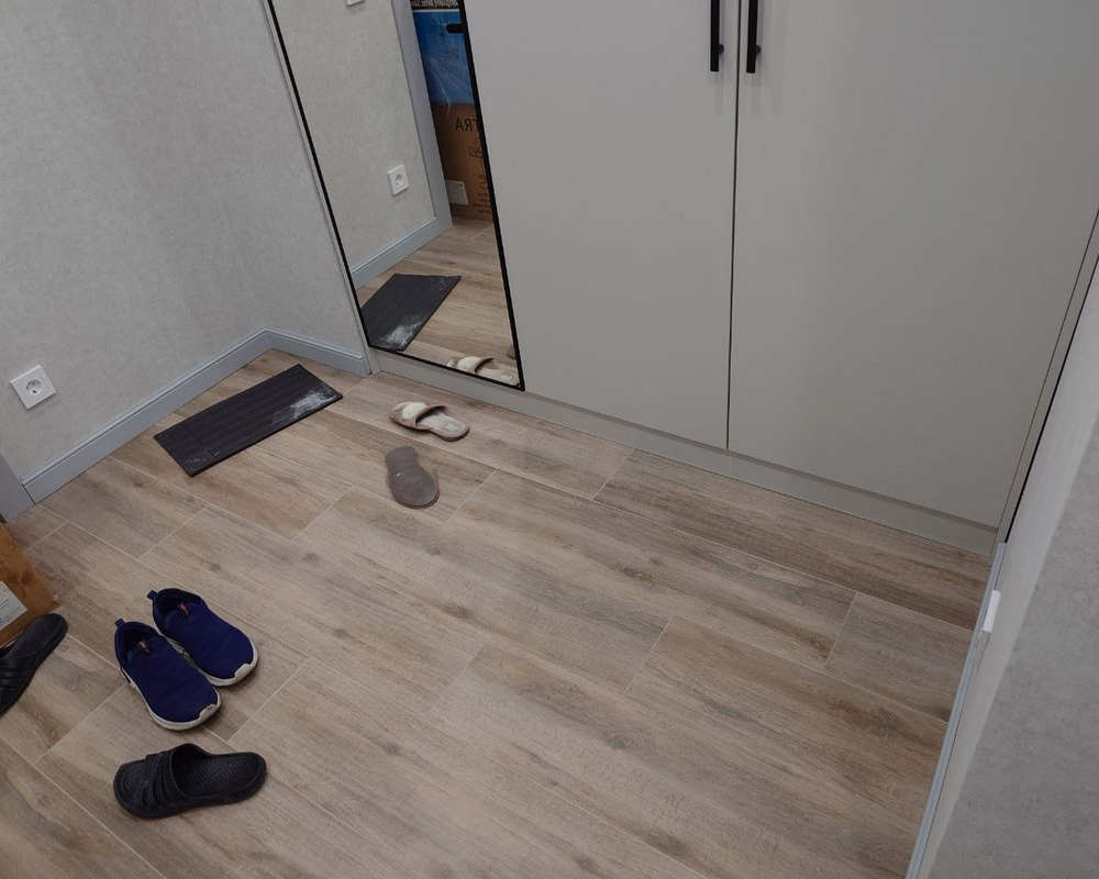 Плинтус ПОЛИСТИРОЛ HI WOOD B97 97мм х 15мм х 2,0м. Окраска включена в стоимость