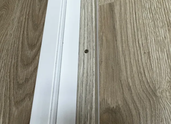 Порог угловой ПУ 05.1800.058 0,9 м Бетон сильвер. Цена за 6 штук