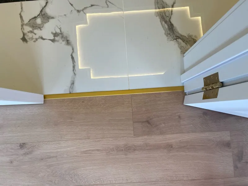 Профиль стыкоперекрывающий ПС 11НСВ(304).2700.002 2,7 м Золото