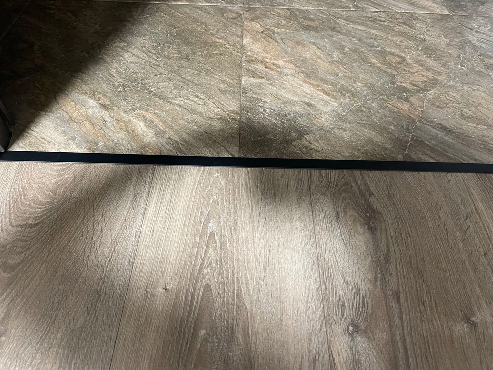 Профиль стыкоперекрывающий ПС 11НСК(304).2700.015 2,7 м Черный