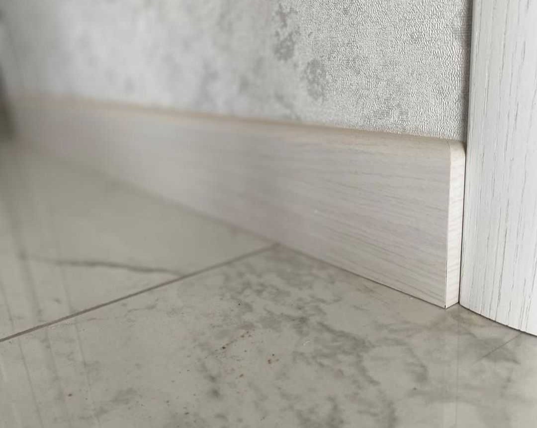 Плинтус МДФ Волшебная палочка. Гарден. 263 Санторини белый