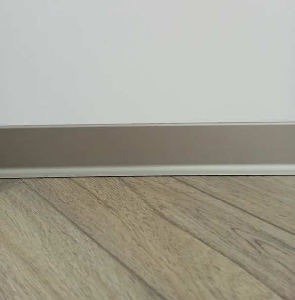 Плинтус алюминиевый Волшебная Палочка 40мм 3,0м Шампань матовая