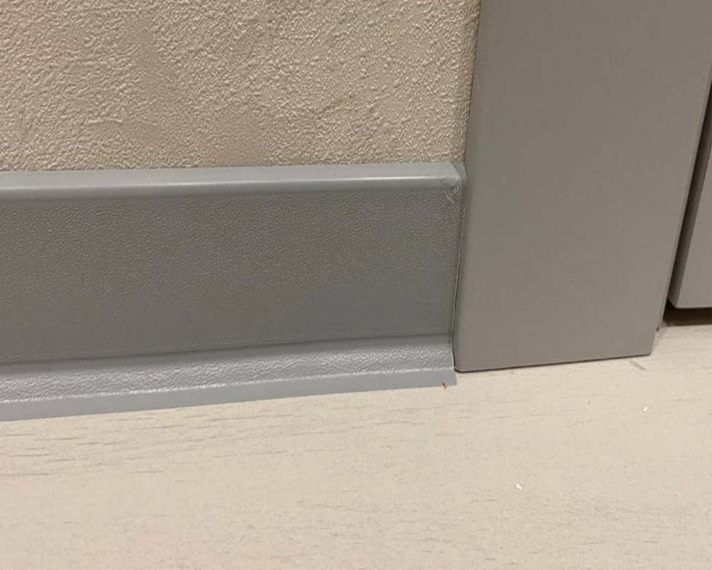 Плинтус ХДФ Dollken S60 60 мм х 2,575м 1202 Светло-серый