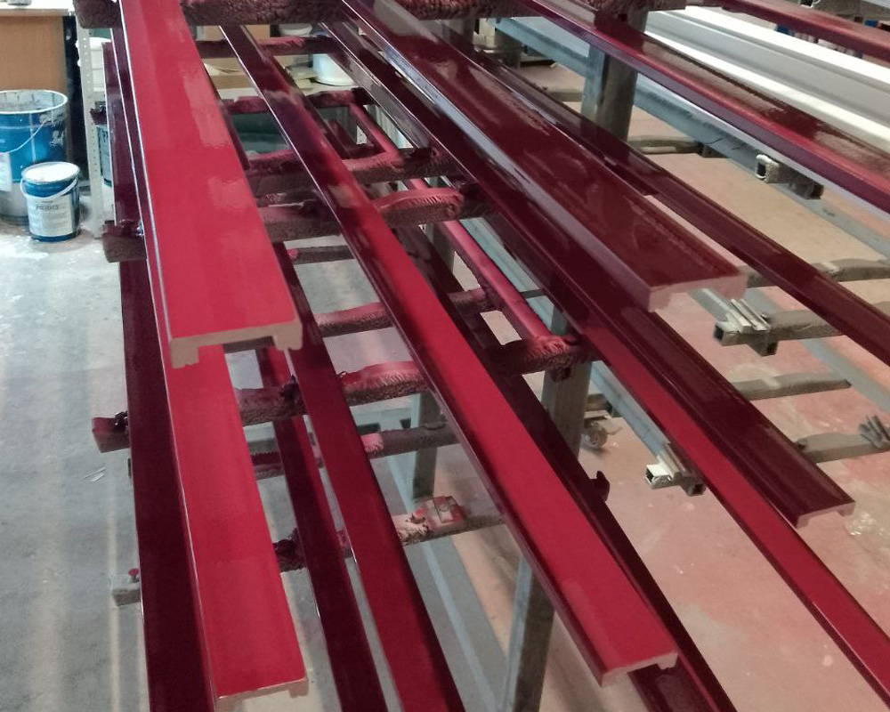 Плинтус ПОЛИСТИРОЛ HI WOOD B90V2 90мм х 14мм х 2,0м. Окраска включена в стоимость