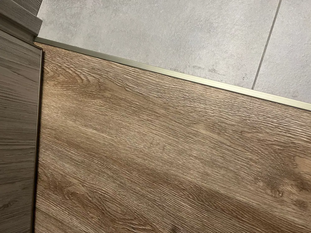 Профиль стыкоперекрывающий ПС 11НСВ(304).2700.002 2,7 м Золото