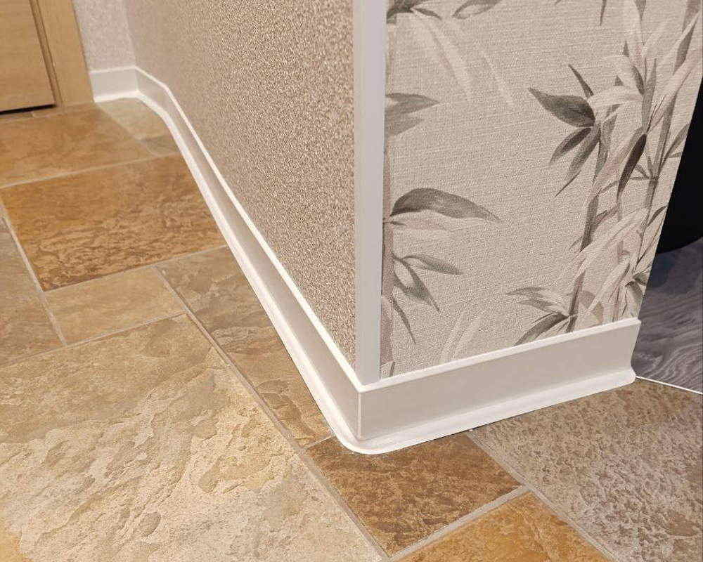 Плинтус ХДФ Dollken S60 60 мм х 2,575м 1248 Бело-серый