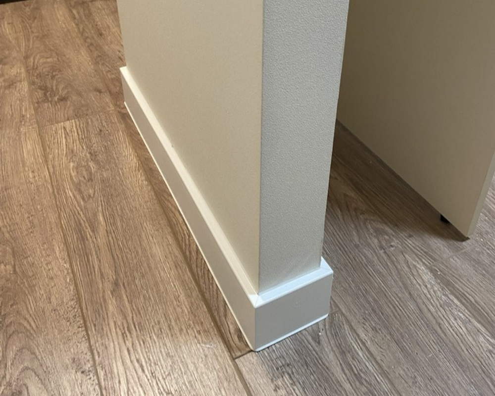 Плинтус ХДФ Dollken Cubu Flex Life 40мм х 11/13мм х 2,5 м 1013 (5012) Белый