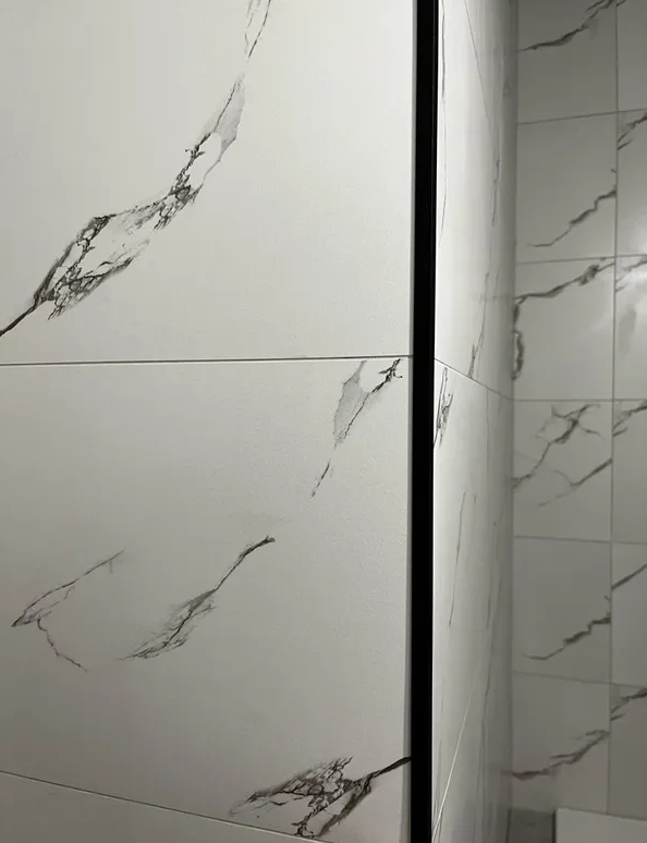 Профиль угловой Волшебная палочка Expert MSUPE 01-27.2700.15 10*10мм 2,7м Черный