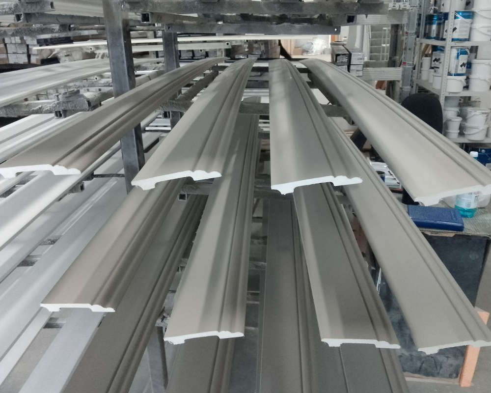 Плинтус ПОЛИСТИРОЛ HI WOOD B97 97мм х 15мм х 2,0м. Окраска включена в стоимость