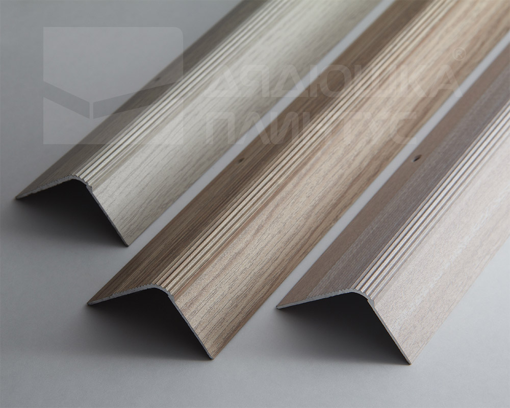 Порог угловой ПУ 02.1800.052 0,9 м Ель дымчатая